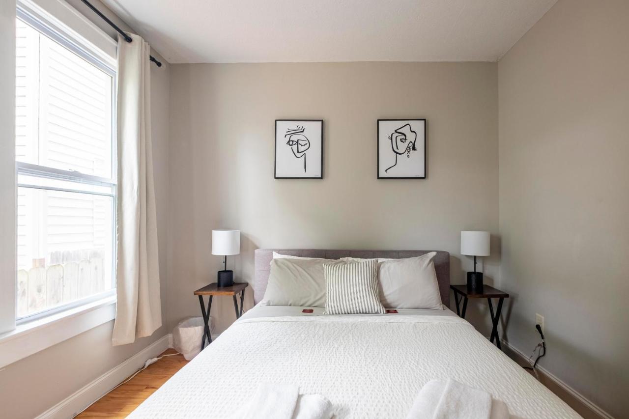 10-bedroom Mansion - Perfect For Up To To 22 People - 4 Bathrooms, 2 Kitchens, Great Location