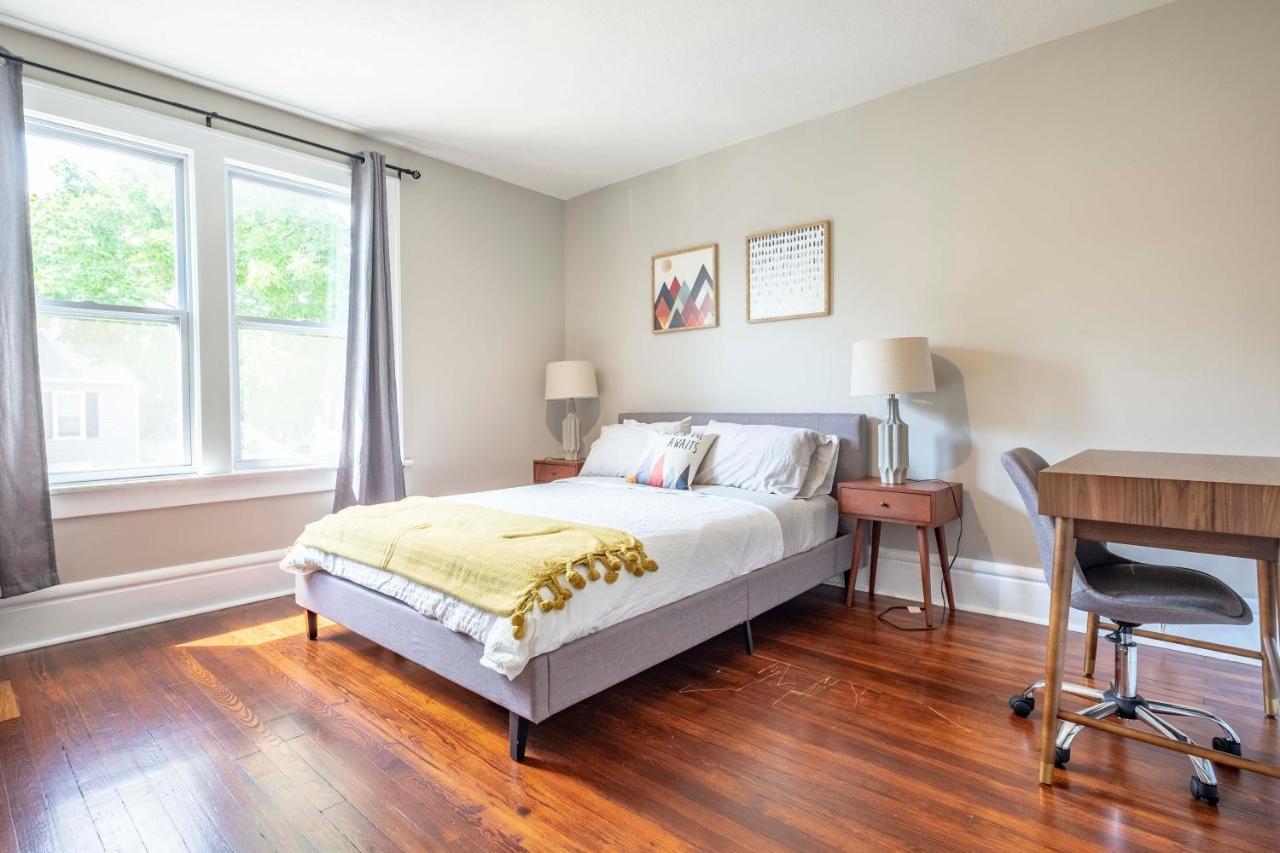 10-bedroom Mansion - Perfect For Up To To 22 People - 4 Bathrooms, 2 Kitchens, Great Location Columbus
