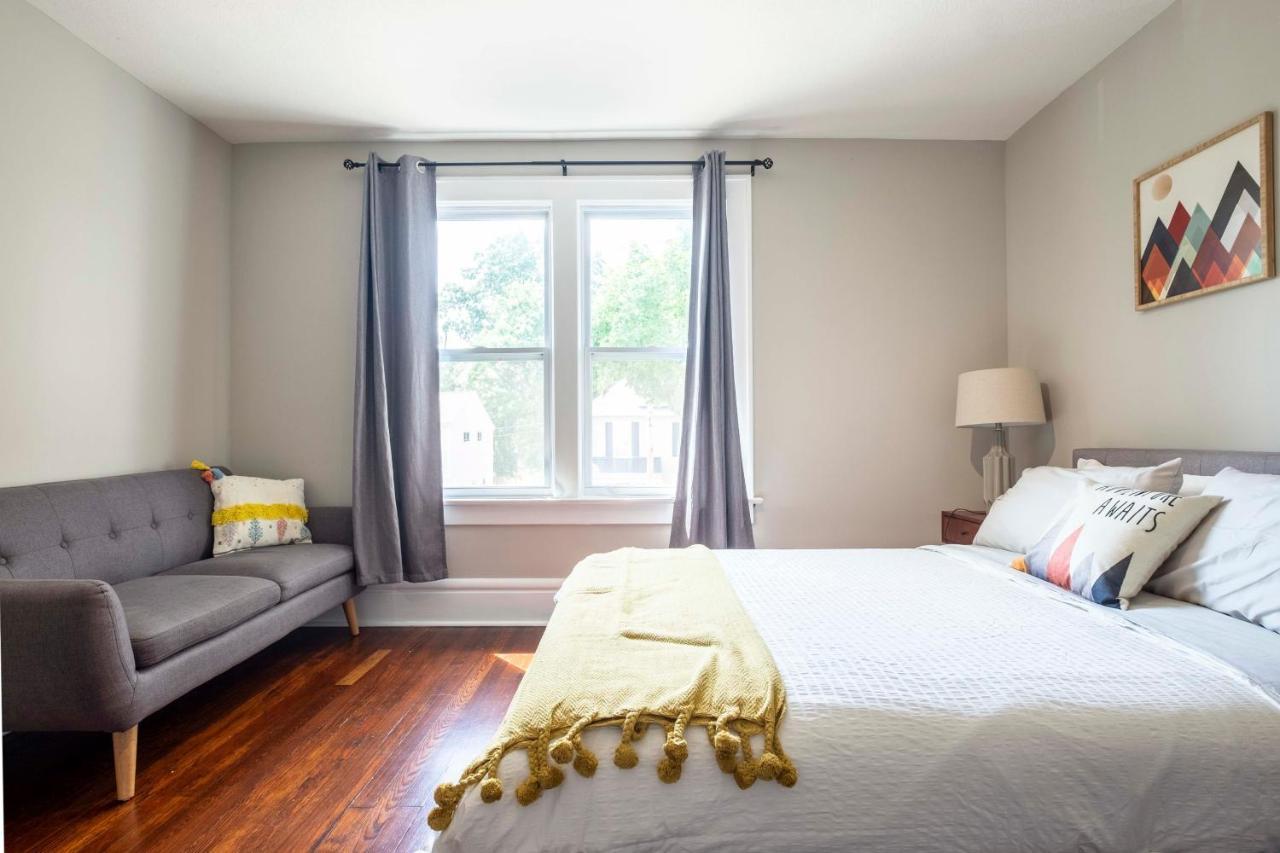 10-bedroom Mansion - Perfect For Up To To 22 People - 4 Bathrooms, 2 Kitchens, Great Location *