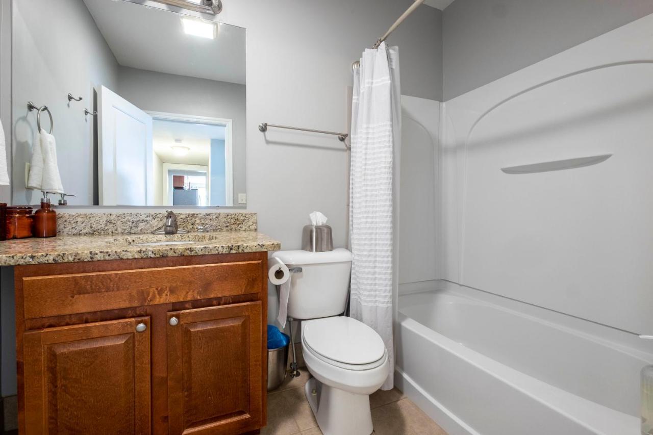 10-bedroom Mansion - Perfect For Up To To 22 People - 4 Bathrooms, 2 Kitchens, Great Location Columbus